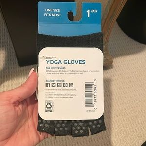 NWT Black Yoga Gloves; One Size